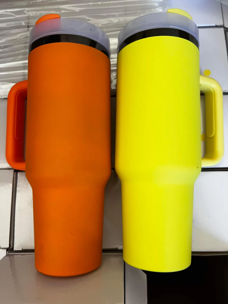 40oz Tumbler Black Underneath